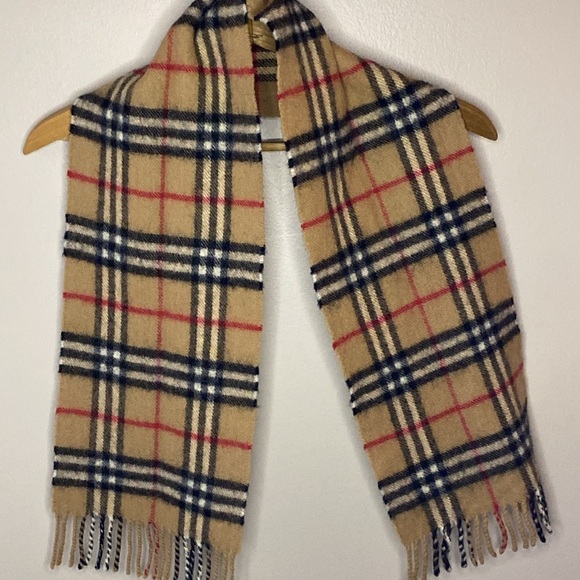 Burberry Archive Beige Nova Check Scarf in 100% Lambswool (47in X 7.5in) [A] - Picture 4 of 5